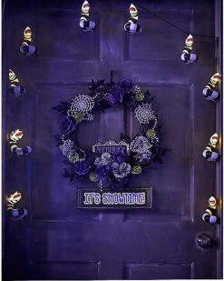 It's Showtime Wreath - Beetlejuice -Halloween Decoration Shop 01490465 c