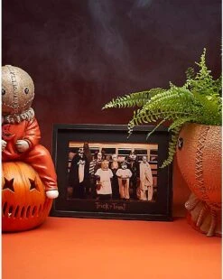 Trick 'r Treat Bus Framed Picture -Halloween Decoration Shop 01531052 d